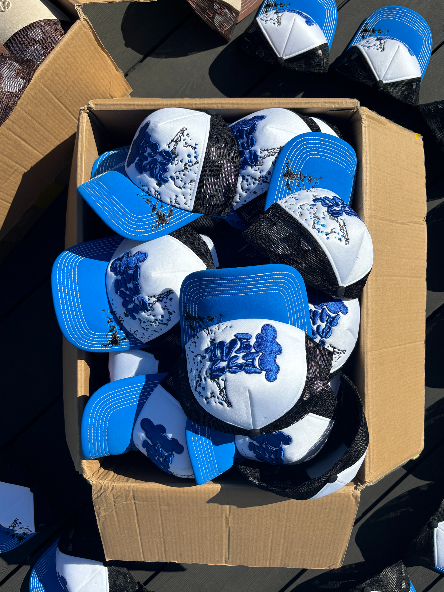 EMBROIDERED SPLATTER